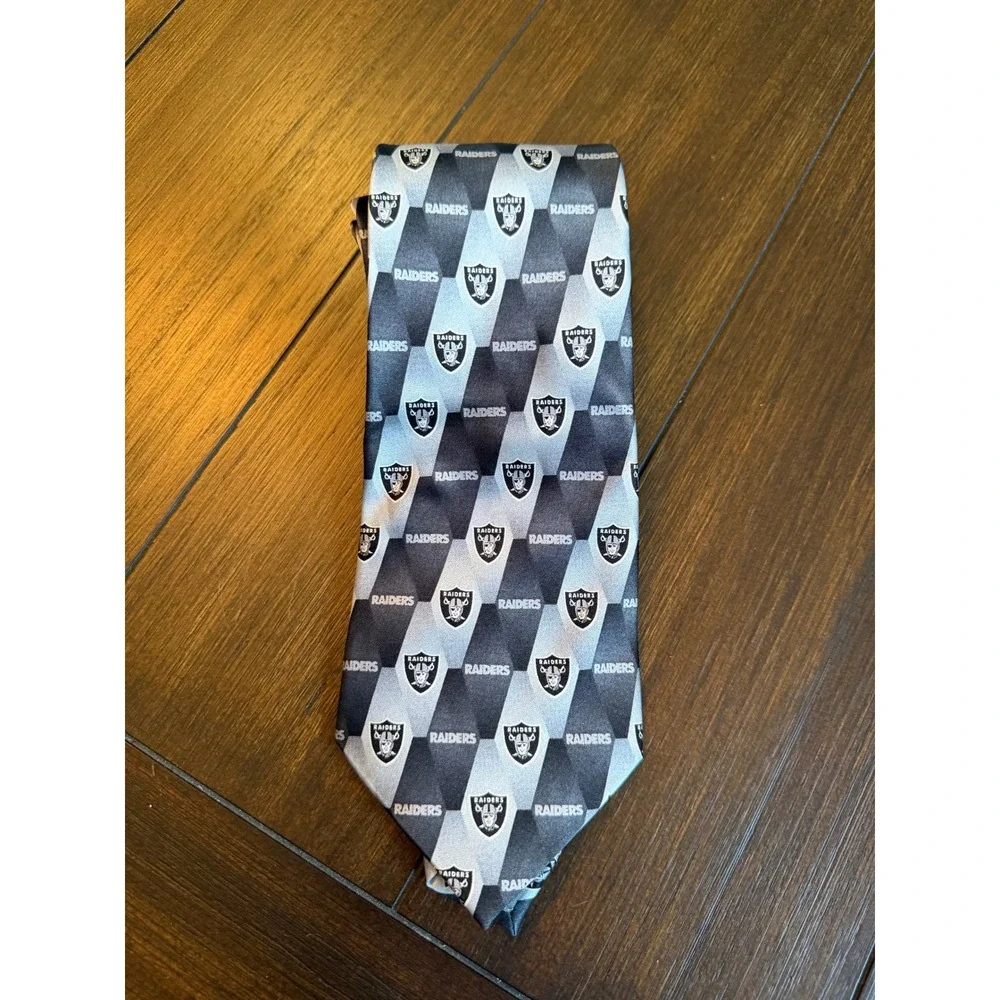 NFL Oakland Raiders Mens Necktie Silver Black Geometric Logo Silk Blend Tie